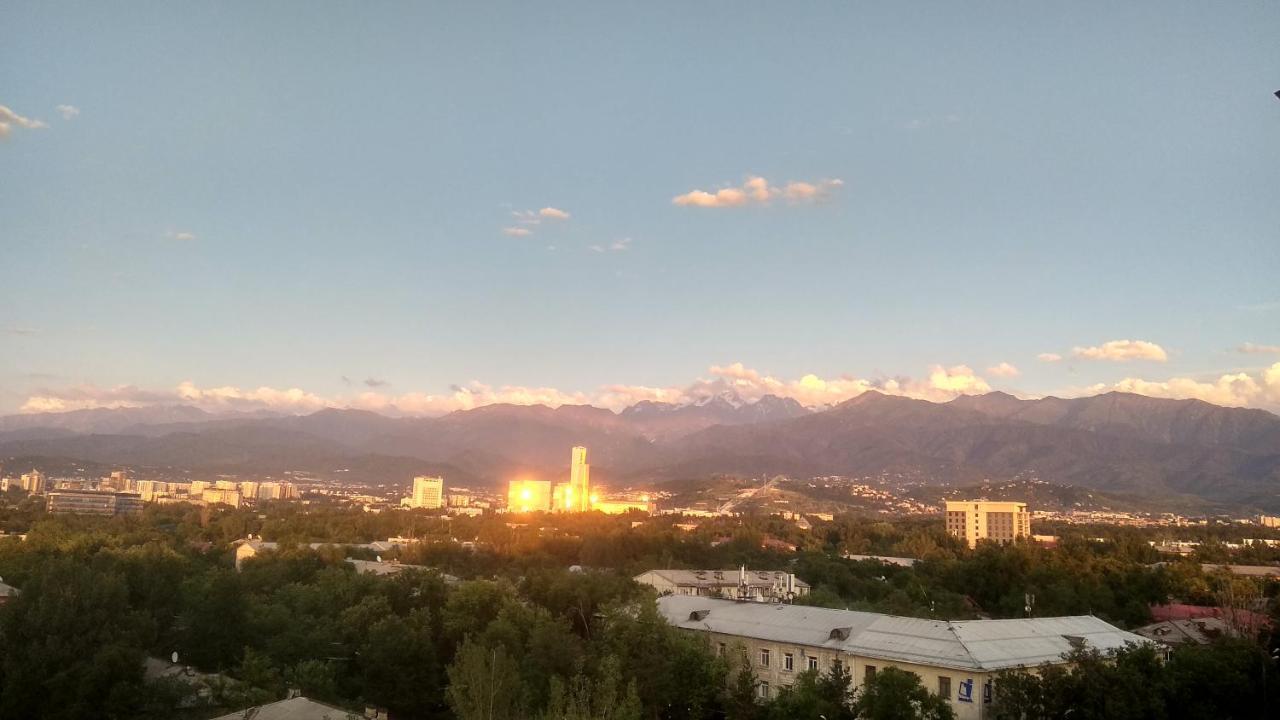 "Картина Горных Вершин" Квартира- "Mountain View" Apartment الماتي المظهر الخارجي الصورة